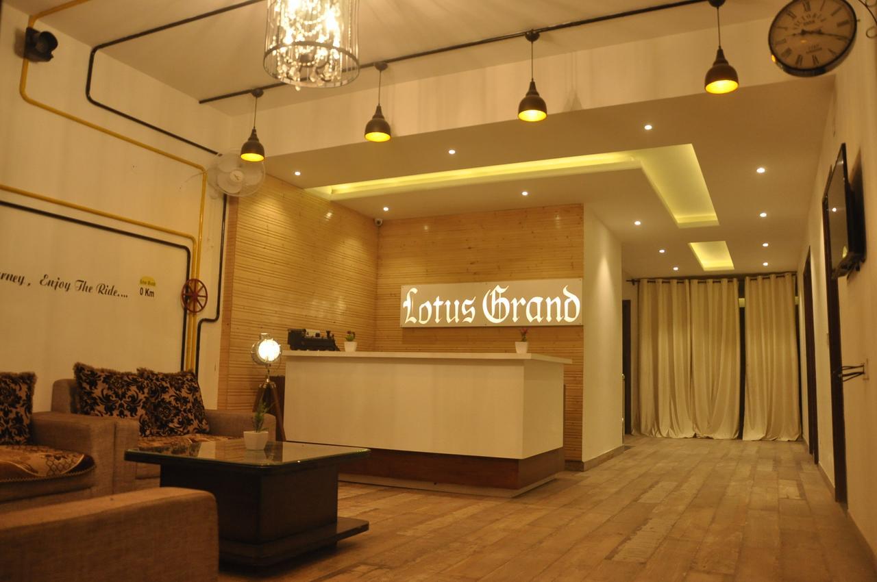 Lotus Grand Akm 호텔 Kālka 외부 사진